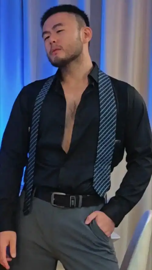 荷尔蒙满满的可爱胖胖的胡子大叔,前后的差距真大