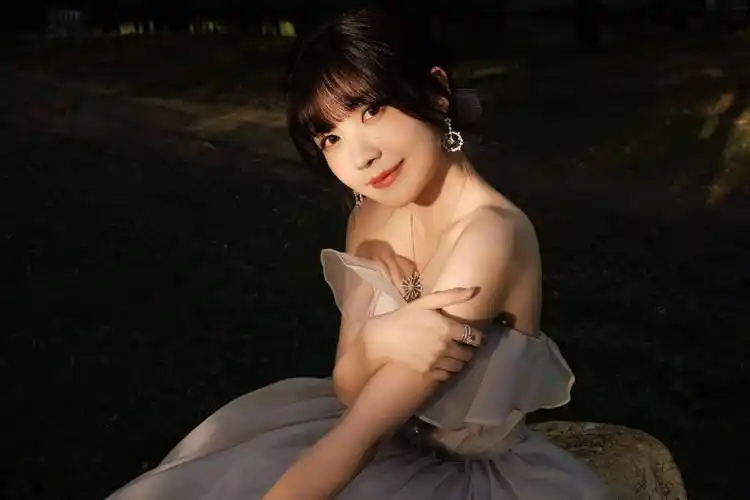 赖美云一字露肩薄纱连衣裙性感写真_连衣裙_写真_云一