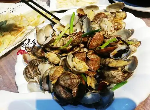 青岛崂山农家宴海里的海鲜山上的野味都在这里包间有热炕