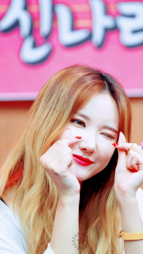 exid [ 安孝真 ]°le 禁二传二改抱图点赞