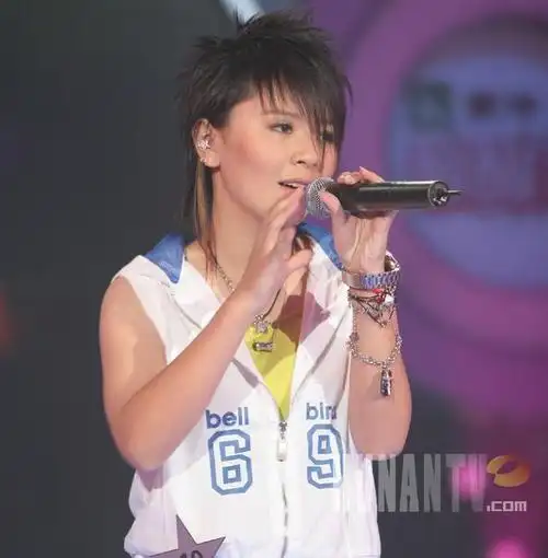 不过说起《超级女声》大家就懂了吧,2005年是最火爆的一届,也是印象最