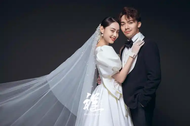 室内高定婚纱样片