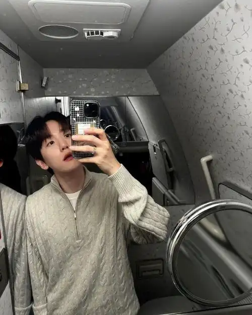 超话@baekhyunee7#边伯贤#bbh bbx  240327【baekhyunee_exo】ins更新