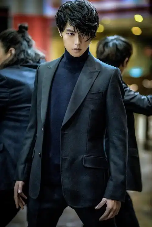 沙海  肖宇梁饰演的张起灵,雪山回眸太绝了