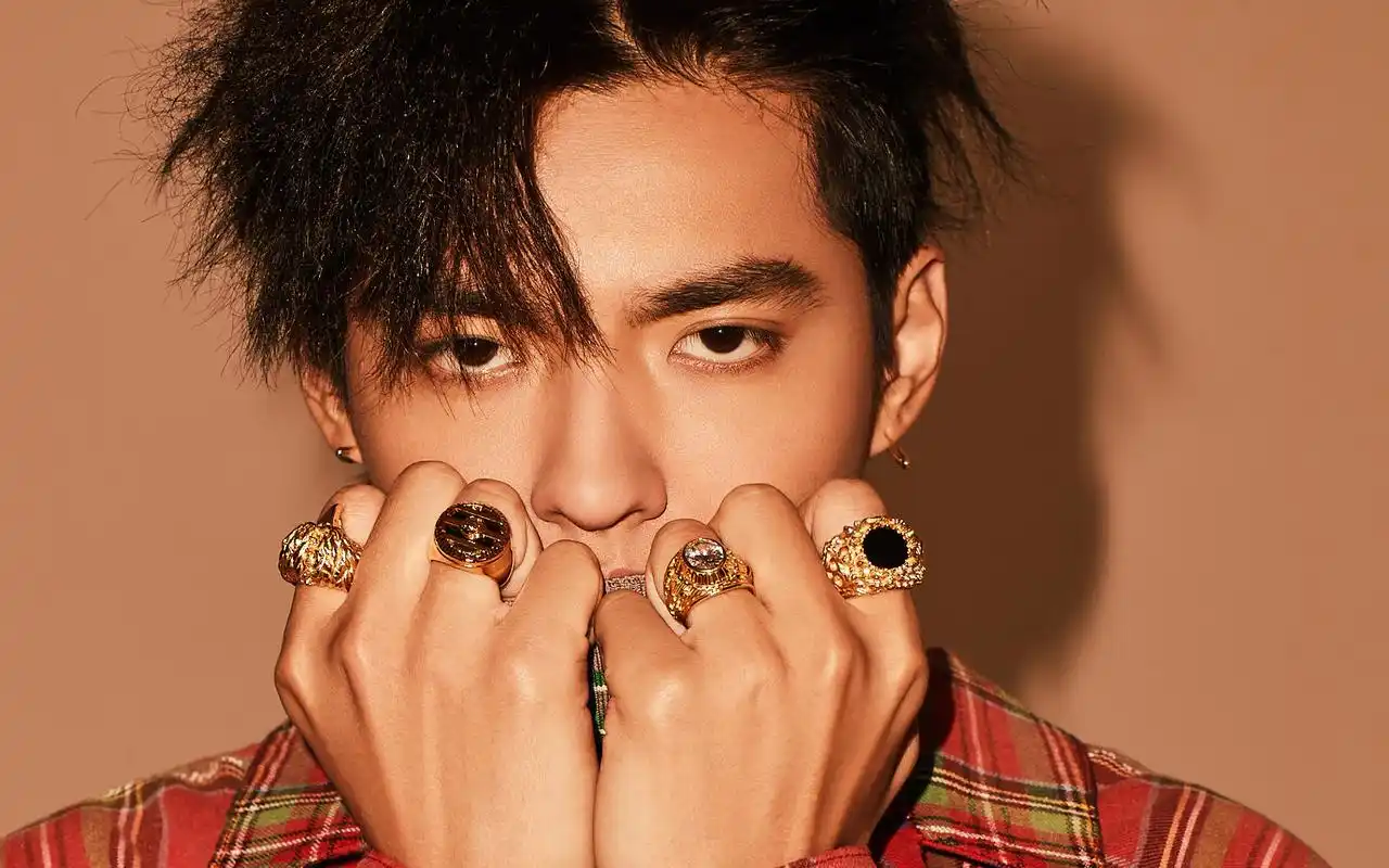 吴亦凡新专辑海报帅气图片壁纸