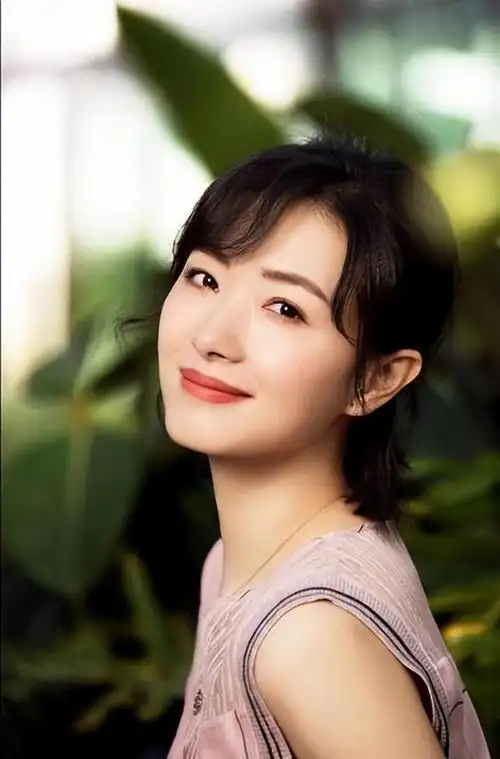 结婚生子万茜,这位实力派演员在演艺圈备受推崇,她的演技精湛,诠释