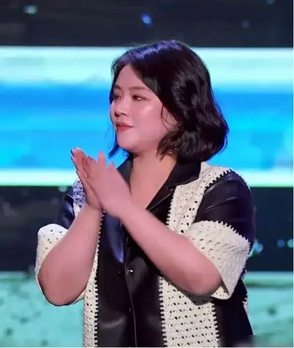 马思纯虽然不瘦,但胖的很真实,感觉笑容也变甜了不少,状态不错