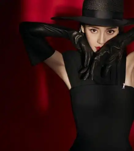 封面中,用了一句"愿意让生活慢下来"来形容angelababy杨颖的生活状态