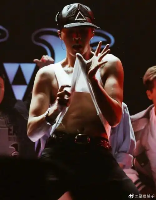 陈伟霆腹肌#陈伟霆的身材真的绝了!这是你找男朋友的标准吗?