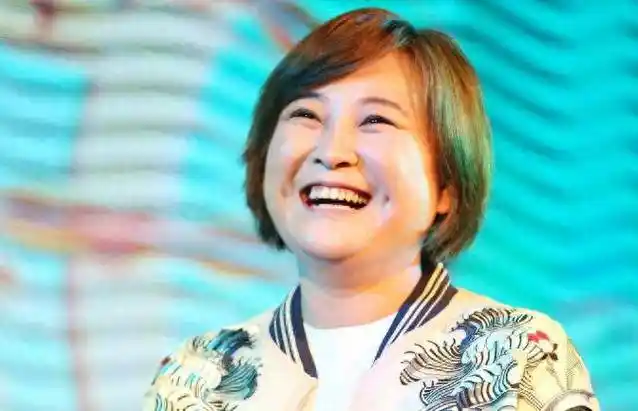 票房80亿 的最高女导演贾玲,看似赢了,实则输了_电影_作品_生活