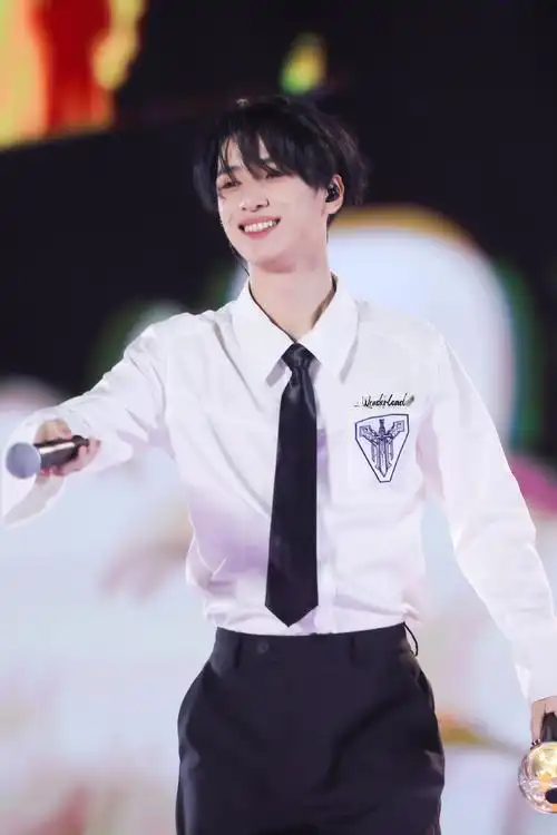 严浩翔solo舞台露腰##严浩翔用rap串联所有自己的歌##严浩翔炸