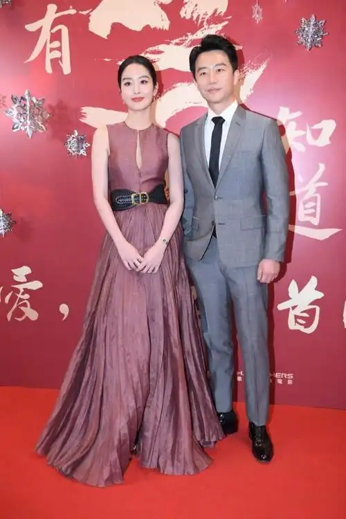 冯小刚新电影首映众星便服捧场钟楚曦嘻哈风抢镜郑爽清纯邻家