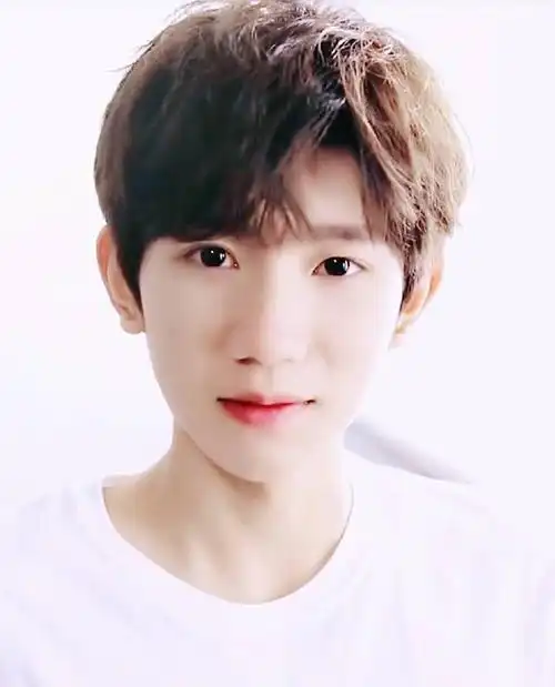 王源萌照走一波小刚源还真是可爱软萌可爱又刚气十足