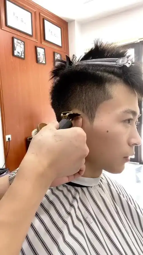 学会这样修鬓角,发型才能剪的精致.爱的膜力转圈圈