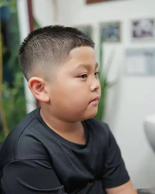 别总剪锅盖头了小男孩发型这样剪百变时尚帅帅的