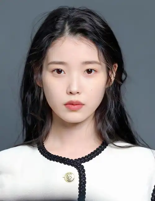 iu #iu李知恩 #分享照片 #证件照 - 抖音