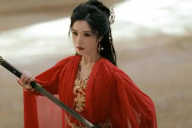 98我真的被戴燕妮这组图狠狠飒到大漠孤烟里的红衣女将军,长发与