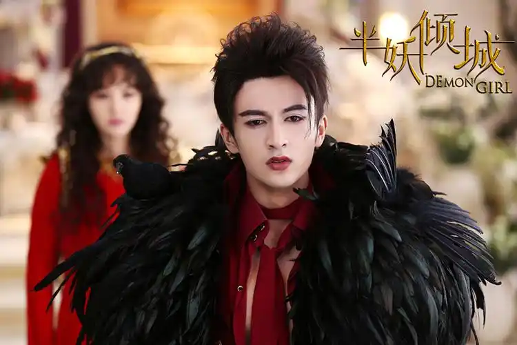 半妖倾城幽瞳米热角色多变成90后演技担当