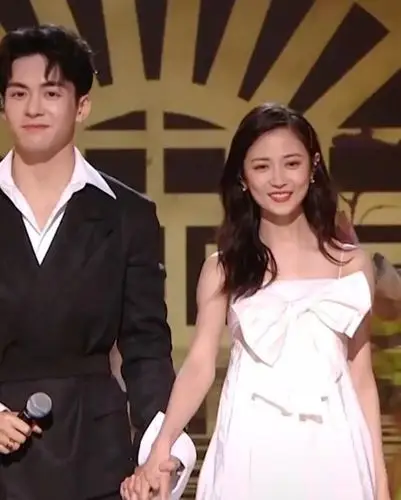 原创曾舜晞,陈钰琪在同一帧中太甜了,网友说你恋爱了吗?