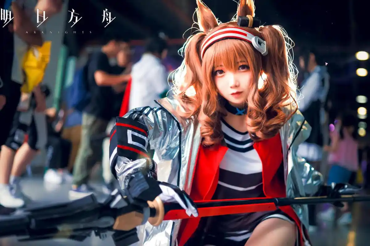 「明日方舟」cos:这个安洁莉娜怎么样,爱了吗?