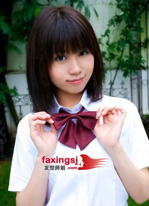 碎发圆脸短直发