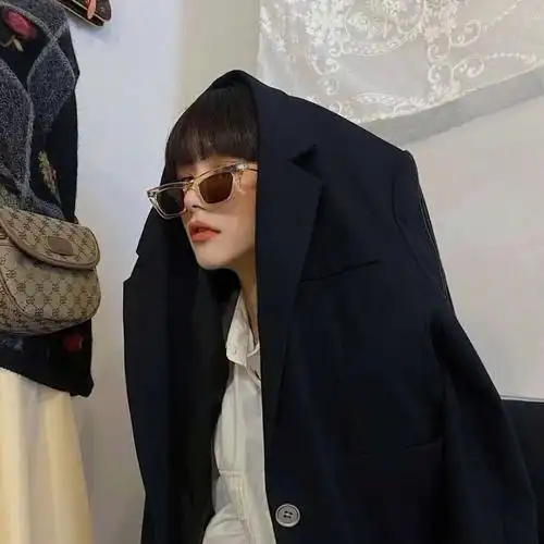 有没有一些适合酷酷女生,偏欧美或港风的头像? - 知乎