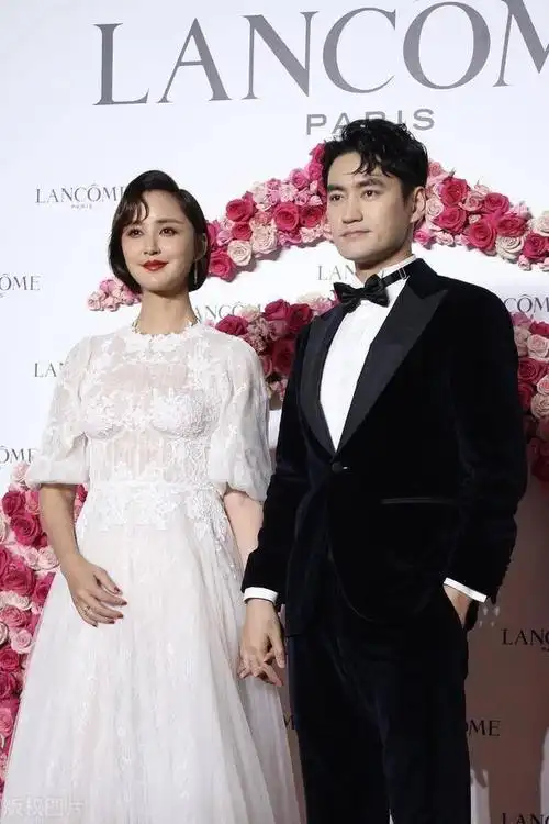 袁弘与老婆,张歆艺 脸有点显胖了