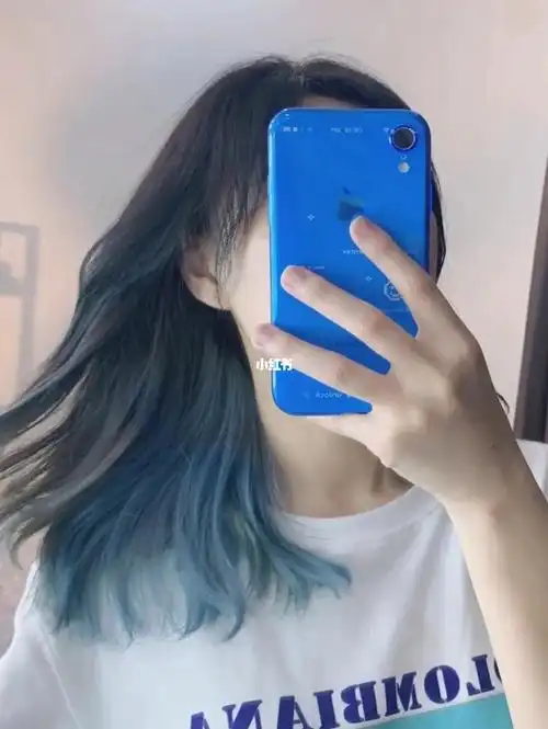快来染这个发色日常又好看的蓝色挂耳