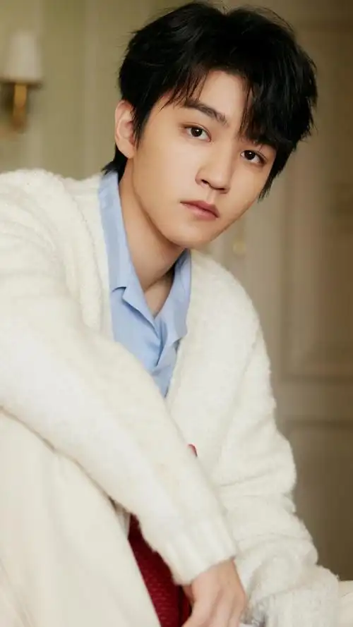 王俊凯的直播造型##王俊凯