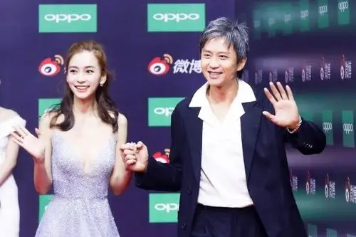 angelababy,邓超携手走红毯.(图/翻摄自杨颖工作室微博)