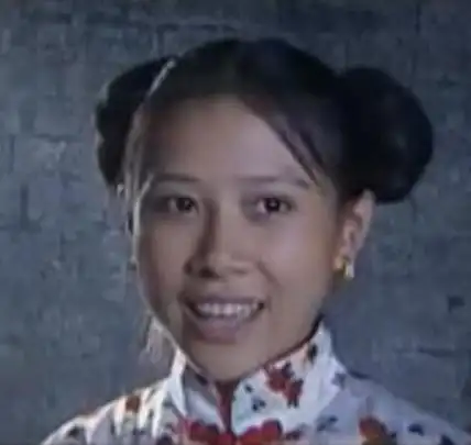 p>秋千,电视剧《 a target="_blank" href="/item/围屋里的女人