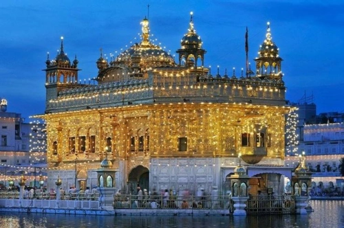 印度宗教场所金碧辉煌,城市却破乱不堪,深度剖析背后的原因