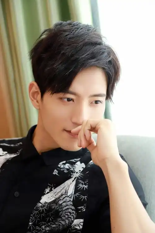 张峻宁儒雅绅士写真图片