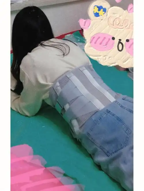 这个是软硬双支撑的,可以平衡腰椎压力.妈妈有腰间盘突出,经常带着!