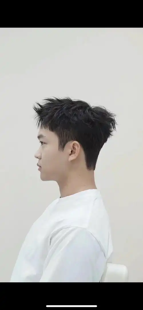 钢夹前刺烫
烫发痞帅男必备最火钢夹烫