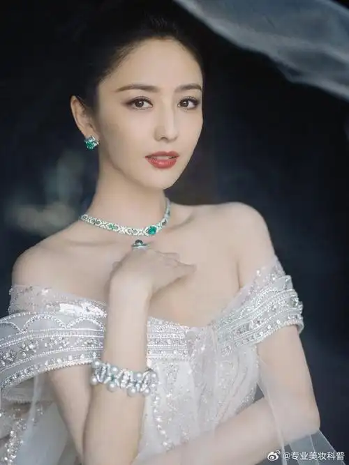 美出圈##微博变美手册##佟丽娅董璇有孩子后的第一次闺蜜旅行