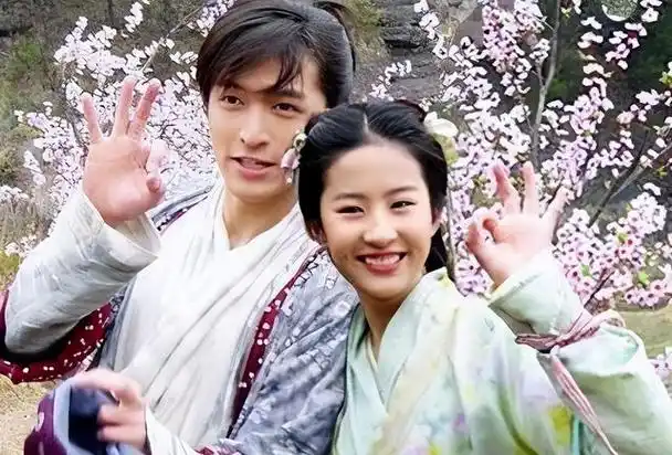 胡歌刘亦菲微博之夜同框李逍遥赵灵儿罕见同台仙剑粉又来嗑糖