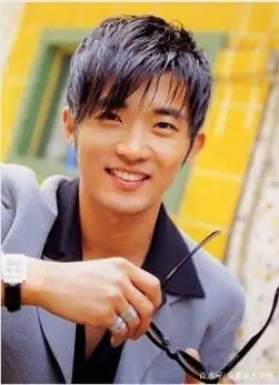 还记得当年那个磕磕绊绊唱着《朋友》的安在旭吗?