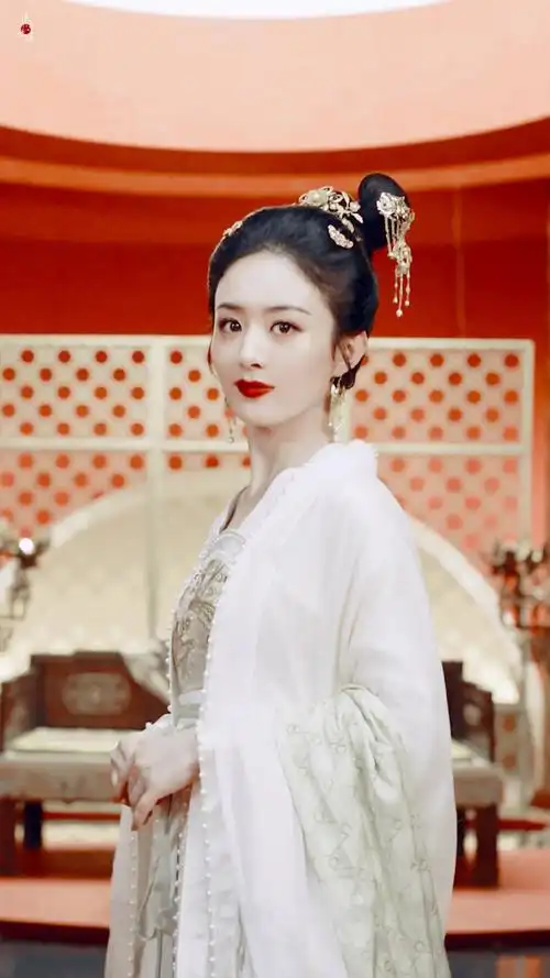 #赵丽颖白衣执扇##赵丽颖执扇半遮面古装大片#