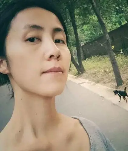 黄磊和孙莉在大学的时候就已经相恋了,那时候的黄磊是研究生助教