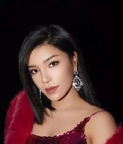 超女冠军江映蓉:因变脸失败像"怪物",人气下滑的她如今怎样?