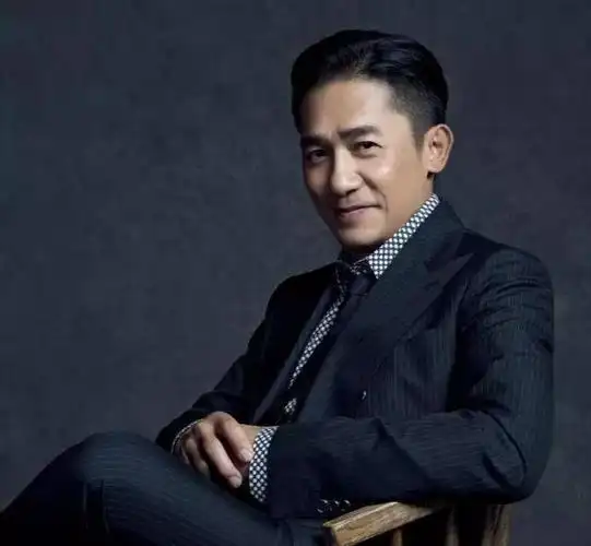 关之琳晒和梁朝伟30年对比照,年轻依旧,向佐忙给"关姐姐"点赞