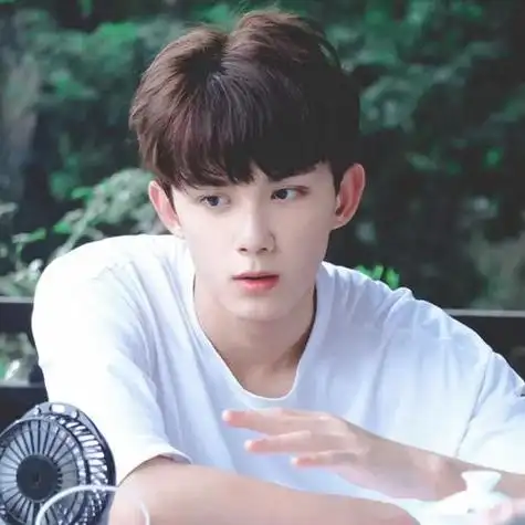 吴磊超绝头像从弟弟变老公只要一步