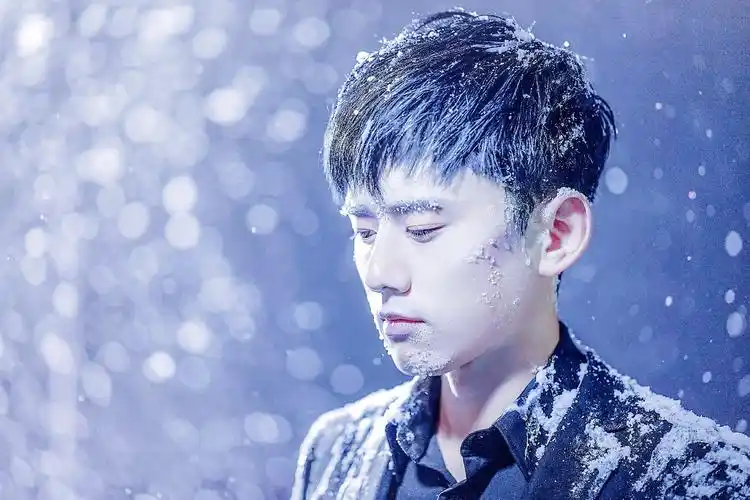 张杰高清桌面壁纸,分辨率:2560x1600