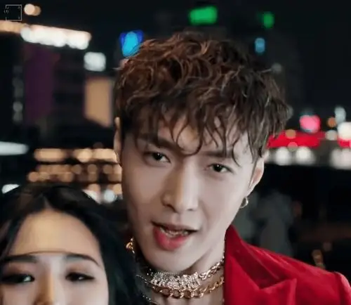 鹿晗和张艺兴谁的综合实力更强