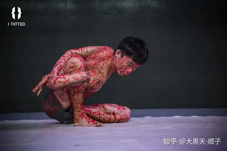 上海极限行为艺术展