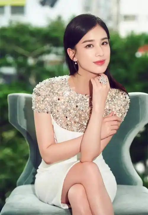 但是遗憾的是这对黄圣依的事业来说并没有起到多大的作用