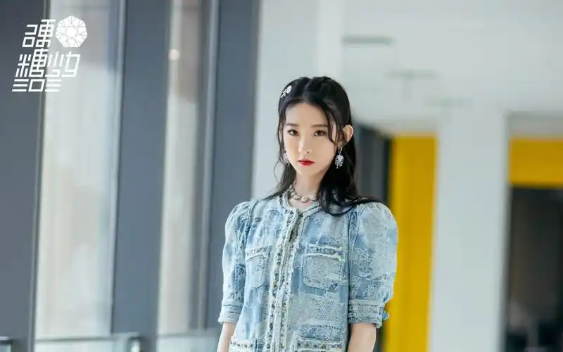 张艺凡甜美写真壁纸-美女壁纸-高清美女图片-第4图-娟娟壁纸