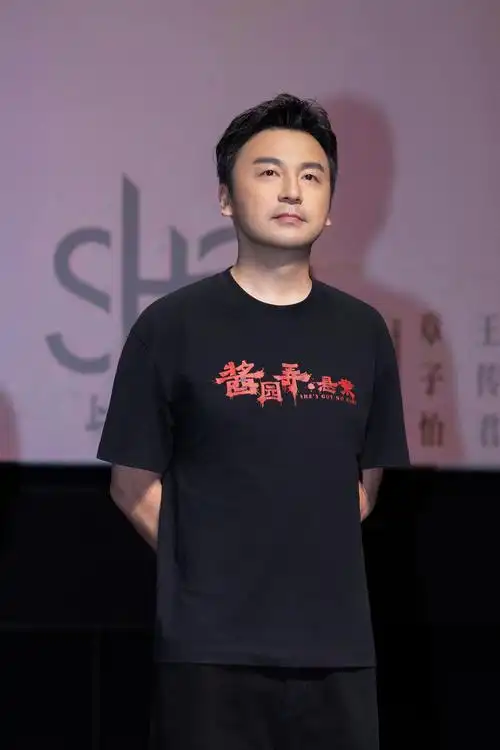 雷佳音超话#电影酱园弄悬案首映#喧嚣弄堂大幕拉开,民国奇案徐徐展卷