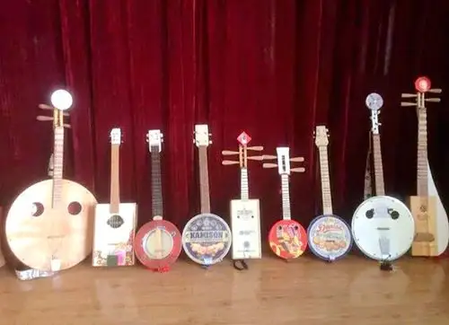 江汉环保乐队变废为宝 废弃物变乐器